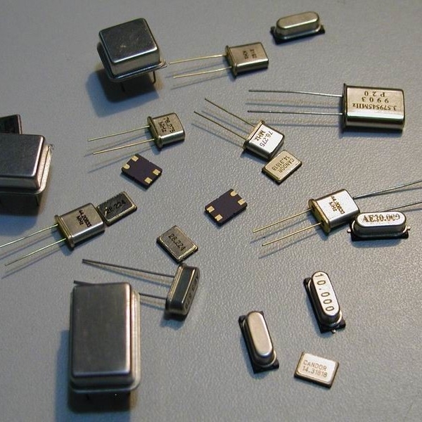 석영 결정 발진기 공진기 알에프 필터 1.8V - 3.3V